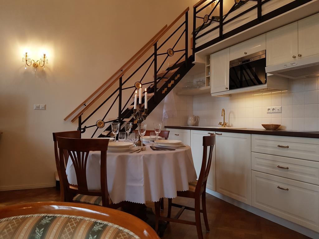 Charles Apartment Praha Bagian luar foto