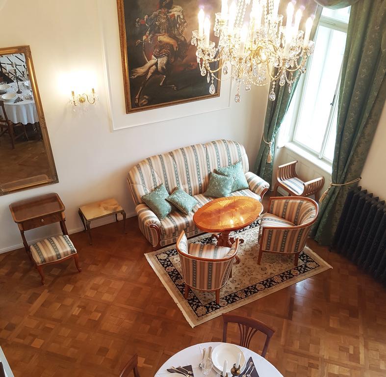 Charles Apartment Praha Bagian luar foto