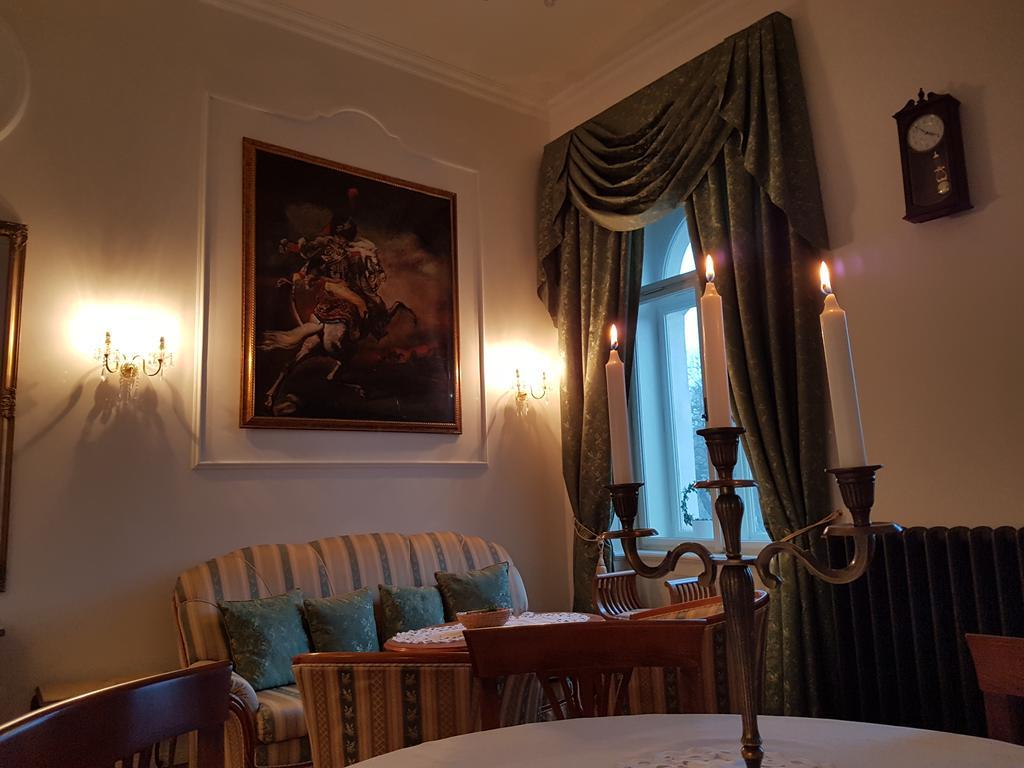 Charles Apartment Praha Bagian luar foto
