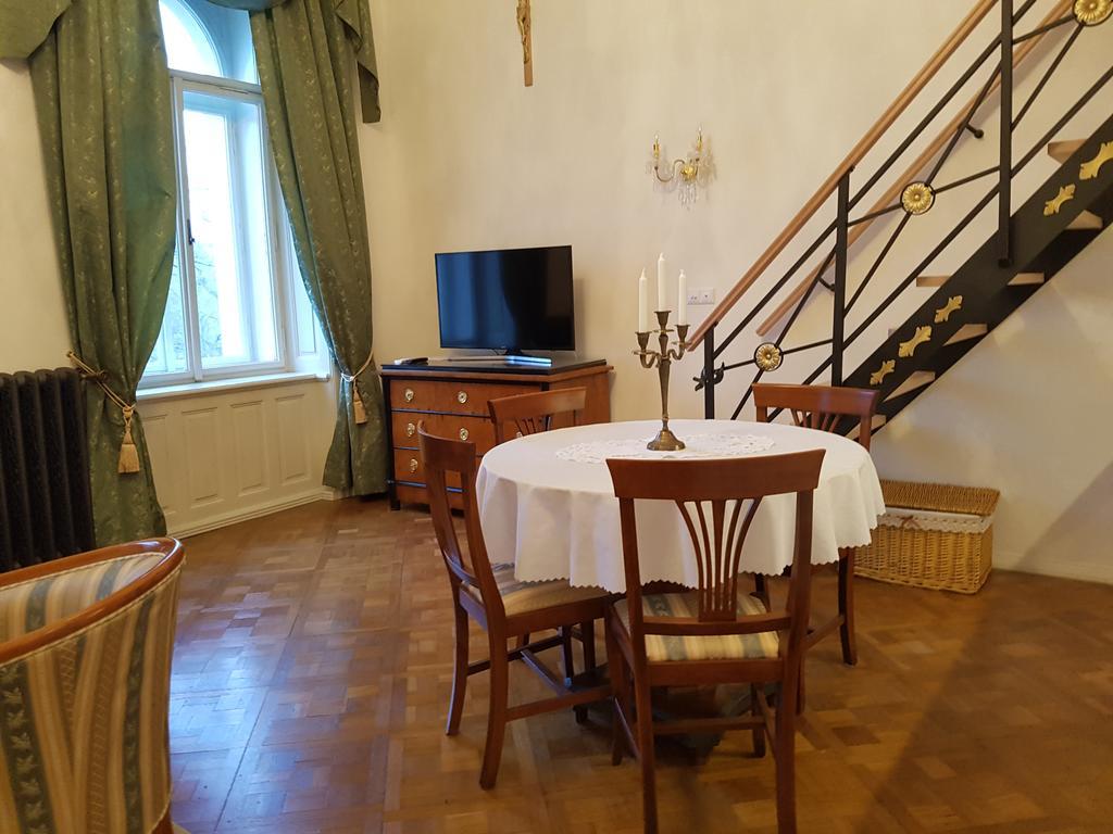 Charles Apartment Praha Bagian luar foto