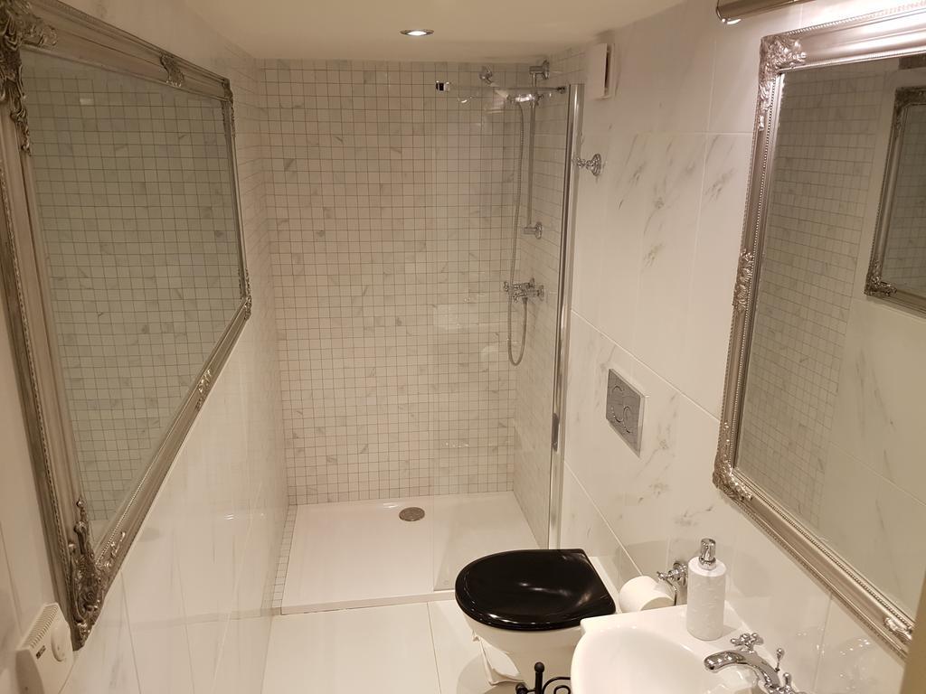 Charles Apartment Praha Bagian luar foto